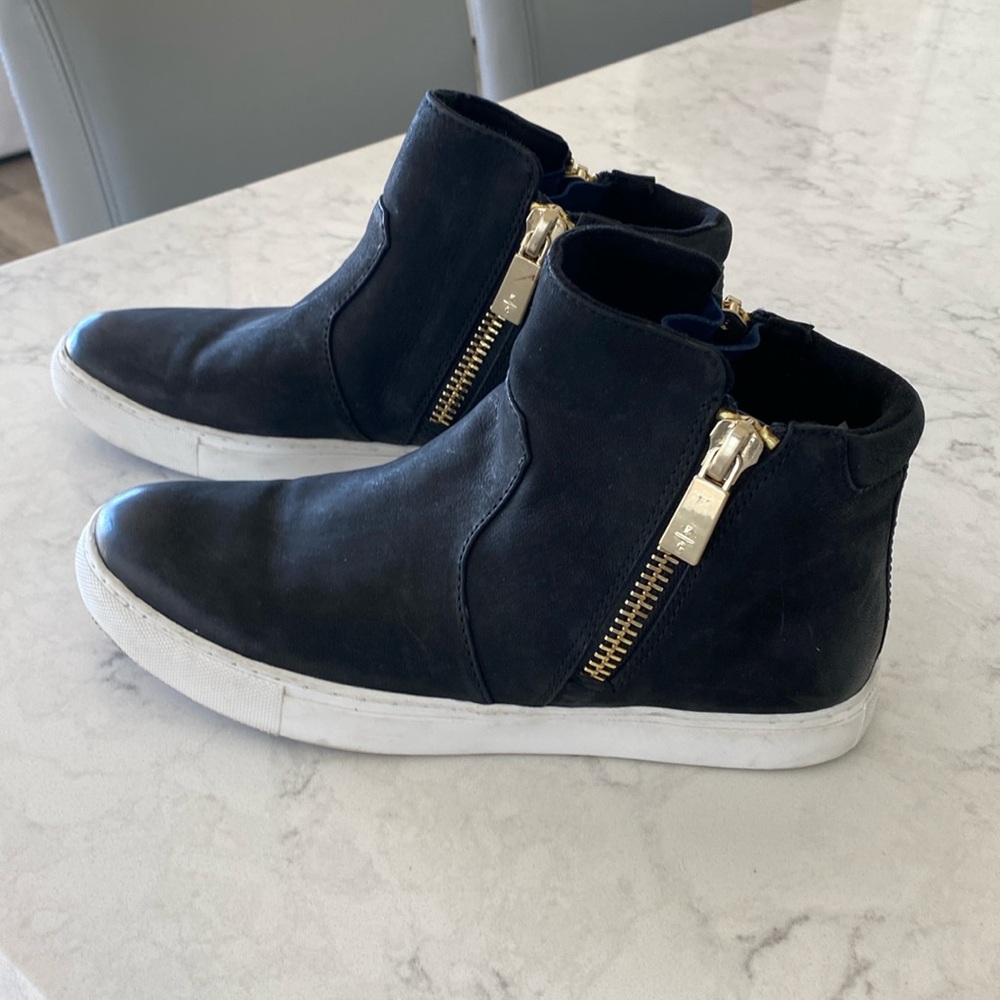 Kenneth Cole “Kiera” 8